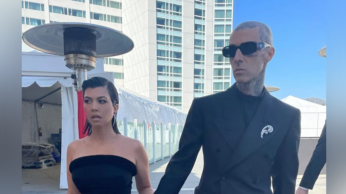 travis-barker-dan-kourtney-kardashian-dikabarkan-telah-menikah-di-las-vegas.jpg