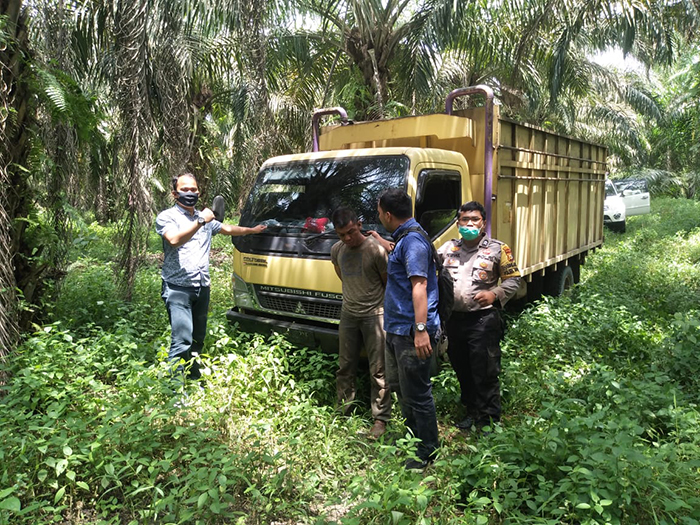 Congkel Pintu Truk Pengangkut Sawit, Bawa Kabur Lewat Suram Riau, Lima Pencuri Dibekuk Polisi