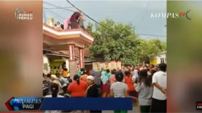 Tukang Bakso Bikin Hujan Duit di Rumahnya, Warga Rebutan hingga Saling Dorong, Jumlahnya Fantastis