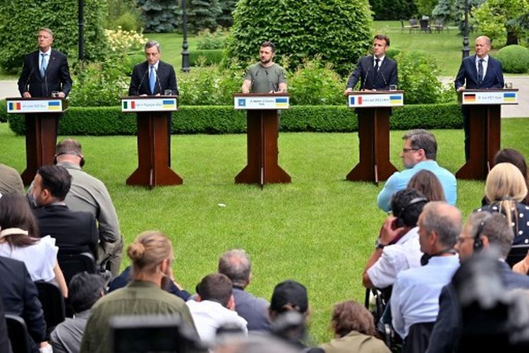 Presiden Ukraina Klaim Bisa Kalahkan Rusia Dengan Senjata Bantuan NATO