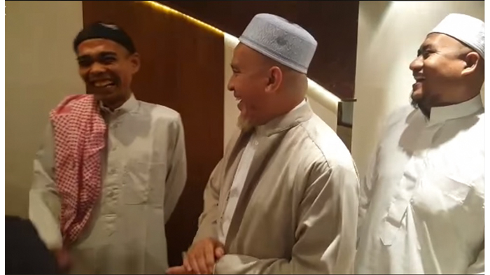 Bahas Tasbih dan Handphone, Ustaz Abdul Somad Tertawa Mendengar Candaan Ulama Asal Mekkah Ini