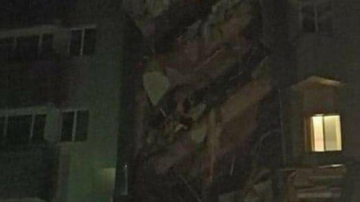 video-gedung-tinggi-milik-donald-trump-hancur-dalam-7-detik-warga-amerika-serikat-bergembira.jpg