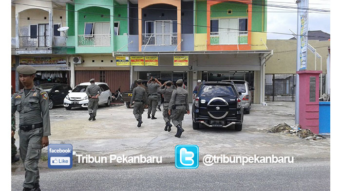 waralaba-jalan-duyung-disegel_20160125_150327.jpg
