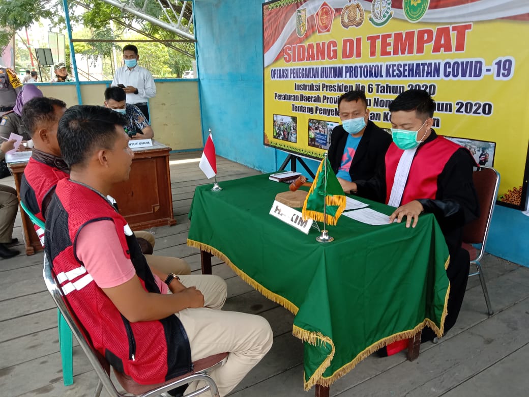 warga-kuansing-pelanggar-prokes-menjalani-sidang-ditempat-pada-selasa.jpg
