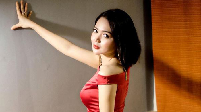 wika-salim-pamer-yang-gede-netizen-mbak-yang-diatas-geternya-berasa-rasa-kecupannya-sampai-sini.jpg