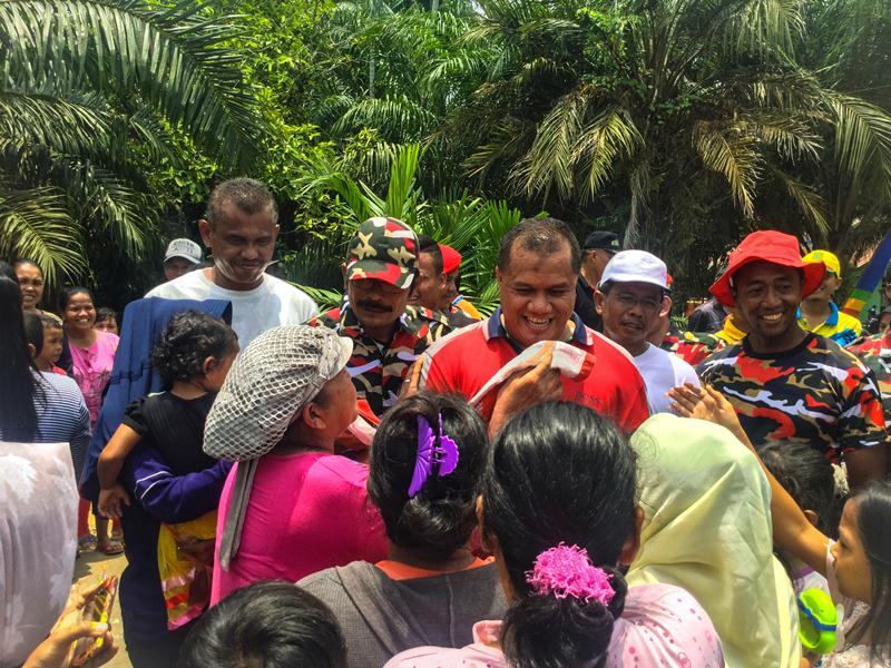 Punya Mobil Dinas, Yopi Justru Jalan Kaki Temui Masyarakat