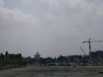 13-terpantau-titik-api-di-riau-asap-tipis-selimuti-pekanbaru-dan-warga-cium-bau-menyengat_20180927_131818.jpg