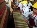 2-orang-meninggal-100-orang-positif-500-orang-diliburkan-kondisi-terkini-pabrik-rokok-samporena.jpg