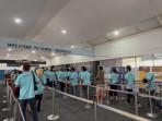 90_PMI_bermasalah_yang_dideportasi_dari_Malaysia_saat_tiba_di_Pelabuhan_Internasional_Dumai.jpg