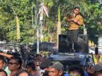 Aksi-demo-AMMP-dan-warga-TNTN-di-depan-Kantor-DPRD-Riau-menolak-relokasi.jpg