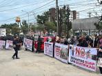 Aksi_demo_di_depan_Gedung_PTUN_Pekanbaru_12112025_1.jpg