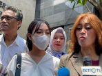 Anastasia-Pretya-Amanda-alias-APA-tengah-bersama-tim-kuasa-hukumnya.jpg