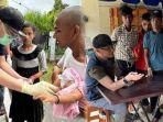 Ardi-Santoso-beri-obat-ke-para-pengungsi-Rohingya.jpg