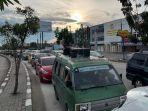 Arus-balik-kendaraan-dari-arah-perbatasan-Pekanbaru-Kampar-berdatangan-memasuki-Pekanbaru.jpg