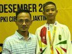 Atlet-Taekwondo-Riau-Devin-Piyandry-Hutama-pelatih-Sabam-Devri-Ernandi.jpg