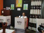 Bagus-Santoso-Salurkan-Hak-Suara-di-TPS-8-Desa-Wonosari-Bengkalis.jpg