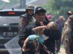 Bayi-sesak-nafas-dalam-kerusuhan-di-Rempang-Batam.jpg