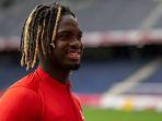 Bek-Salzburg-Oumar-Solet-beri-sinyal-ke-Roma.jpg
