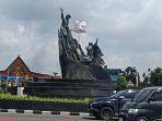 Breaking_News_Tugu_Zapin_Pekanbaru_Tujuh_Bulan_Berselimut_Kain_Paranet_Tak_Kunjung_Diperbaiki.jpg