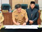 Bupati-Kampar-teken-MOU-KUA-PPAS-APBD-2026.jpg
