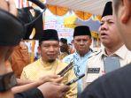 Bupati-Kuansing-Suhardiman-Amby-dan-anggota-DPRD-Riau-Sardiyono.jpg