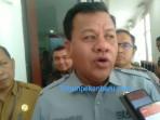 Bupati-Kuansing-Suhardiman-Amby-saat-memberi-keterangan-kepada-wartawan-Selasa-2972025.jpg