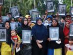Bupati-Siak-warga-teluk-lanus-foto-sultan-syarif-Kasim-II-dan-permaisuri.jpg