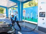 Dirut_PLN_Gunakan_Mobil_Listrik_Jajal_SPKLU_di_Rest_Area_626B_Saradan_Pastikan_Sistem_Layanan_Andal.jpg