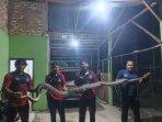 Ditelpon-Warga-Malam-malam-Damkar-Pelalawan-Evakuasi-Ular-Piton-4-Meter-dari-Tumpukan-Kayu.jpg