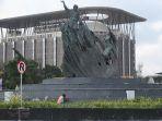 FOTO-Tugu-Zapin-Pekanbaru-Mulai-Rusak-Dimakan-Usia-3.jpg
