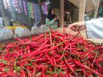 FOTO_Harga_Cabai_Merah_di_Pekanbaru_Makin_Pedas_1.jpg<pf>FOTO_Harga_Cabai_Merah_di_Pekanbaru_Makin_Pedas_2.jpg<pf>FOTO_Harga_Cabai_Merah_di_Pekanbaru_Makin_Pedas_3.jpg<pf>FOTO_Harga_Cabai_Merah_di_Pekanbaru_Makin_Pedas_4.jpg
