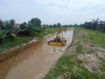 FOTO_Normalisasi_Aliran_Sungai_Sail_Pekanbaru_1.jpg<pf>FOTO_Normalisasi_Aliran_Sungai_Sail_Pekanbaru_2.jpg<pf>FOTO_Normalisasi_Aliran_Sungai_Sail_Pekanbaru_3.jpg<pf>FOTO_Normalisasi_Aliran_Sungai_Sail_Pekanbaru_4.jpg