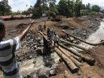 FOTO_Pembangunan_Jembatan_Sementara_di_Tanah_Datar_Sumbar_2.jpg