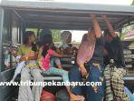 FOTO_Pengungsi_Rohingya_Ditemukan_di_Rumbai_Pekanbaru_1.jpg<pf>FOTO_Pengungsi_Rohingya_Ditemukan_di_Rumbai_Pekanbaru_2.jpg<pf>FOTO_Pengungsi_Rohingya_Ditemukan_di_Rumbai_Pekanbaru_3.jpg