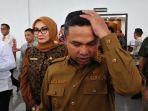 Gubernur-Riau-Abdul-Wahid-usai-melakukan-pertemuan.jpg