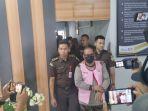 Guru-ASN-di-pelalawan-ditahan-kejari-Pelalawan.jpg