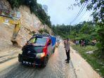 Jalan-Lintas-Sumbar-Riau-di-Kampar-yang-Tertimbun-Longsor-Sudah-Bisa-Dilalui.jpg