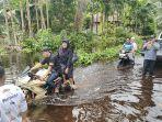 Jalan-Menuju-TPS-04-Desa-Teluk-Latak-Bengkalis-Tergenang-Air-Akibat-Hujan-Lebat-Dini.jpg