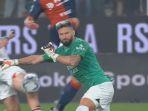 Jatuh-Bangun-Olivier-Giroud-jadi-Kiper-AC-MIlan.jpg