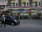 Juru-parkir-di-salah-satu-Indomaret-di-Pekanbaru.jpg
