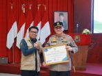 Kapolda-Riau-Irjen-Pol-Mohammad-Iqbal-menerima-penghargaan-dari-BP2MI.jpg