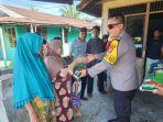 Kapolres-Rohil-AKBP-Isa-Imam-Syahroni-saat-menyalurkan-bantuan-ke-masyarakat.jpg