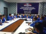 Ketua-DPW-PAN-Riau-Sahidin-memimpin-rapat.jpg