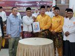Ketua-KPU-Kuansing-terima-pendaftaran-dari-Paslon-Adam-Sutoyo.jpg