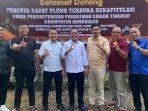 Ketua-Koalisi-KBS-Bersatu-Rahmad-tengah-baju-putih-bersama-saksi.jpg