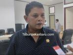 Ketua-Komisi-II-DPRD-Kuansing-Fedrios-Gusni-saat-ditemui-di-ruang-hearing.jpg