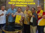 Ketua-SC-didampingi-panitia-Musda-Golkar-Riau.jpg