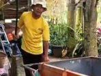 Legiman-tukang-sampah-di-Semarang-akhirnya-bisa-berangkat-haji-tahun-2025.jpg