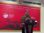Menhub-Budi-Karya-Sumadi-saat-memberikan-keterangan-pers.jpg