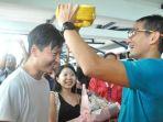 Menparekraf-Sandiaga-Uno-sambut-wisman-di-Pelabuhan-kepri.jpg